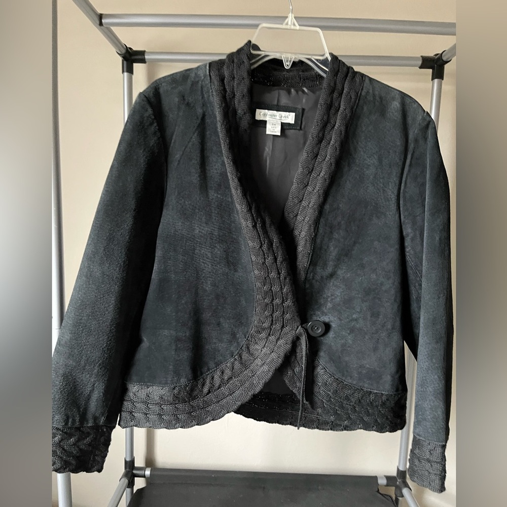 Women’s jacket perfect for special occasions